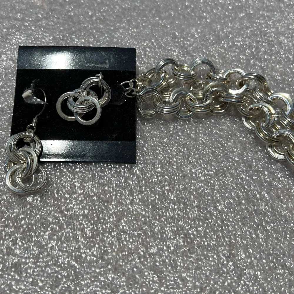 Vintage Necklace Earrings Set Never Used Silver with Holden highlights Chains